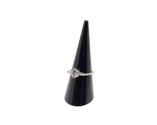 Charger l&#39;image dans la galerie, Sterling Silver Round Cut Diamond Ring
