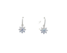 Charger l&#39;image dans la galerie, Sterling Silver Faceted Flower Shape Stone Earring
