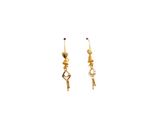 Charger l&#39;image dans la galerie, Yellow Gold Hooks Earrings
