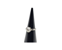 Load image into Gallery viewer, Sterling Silver Pearl ring
