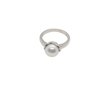 Load image into Gallery viewer, Sterling Silver Pearl ring
