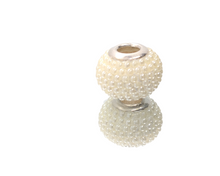 Charger l&#39;image dans la galerie, White Pearl Charm
