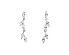 Charger l&#39;image dans la galerie, Sterling Silver Leaf Shape Stud Earring
