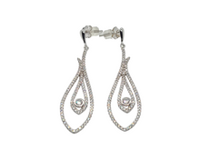 Charger l&#39;image dans la galerie, Sterling Silver Stud Earring with Faceted Stone
