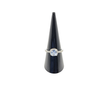 Charger l&#39;image dans la galerie, Sterling Silver Halo Ring
