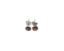 Charger l&#39;image dans la galerie, Sterling Silver &quot;Garnet&quot; Stud Earring
