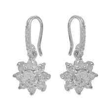 Charger l&#39;image dans la galerie, Sterling Silver Faceted Flower Shape Stone Earring
