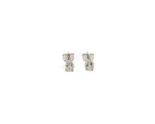 Charger l&#39;image dans la galerie, White Gold Diamond Solitaire Stud Earrings
